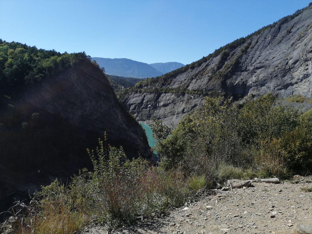 Lac de Monteynard: la passerelle de l'Ebron
