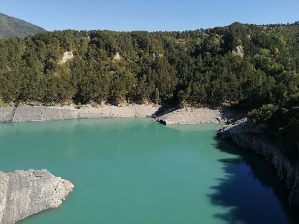 Lac de Monteynard: la passerelle de l'Ebron