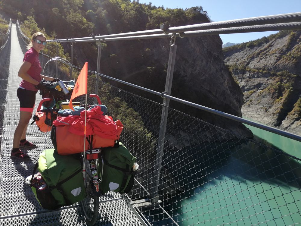 Lac de Monteynard: la passerelle de l'Ebron