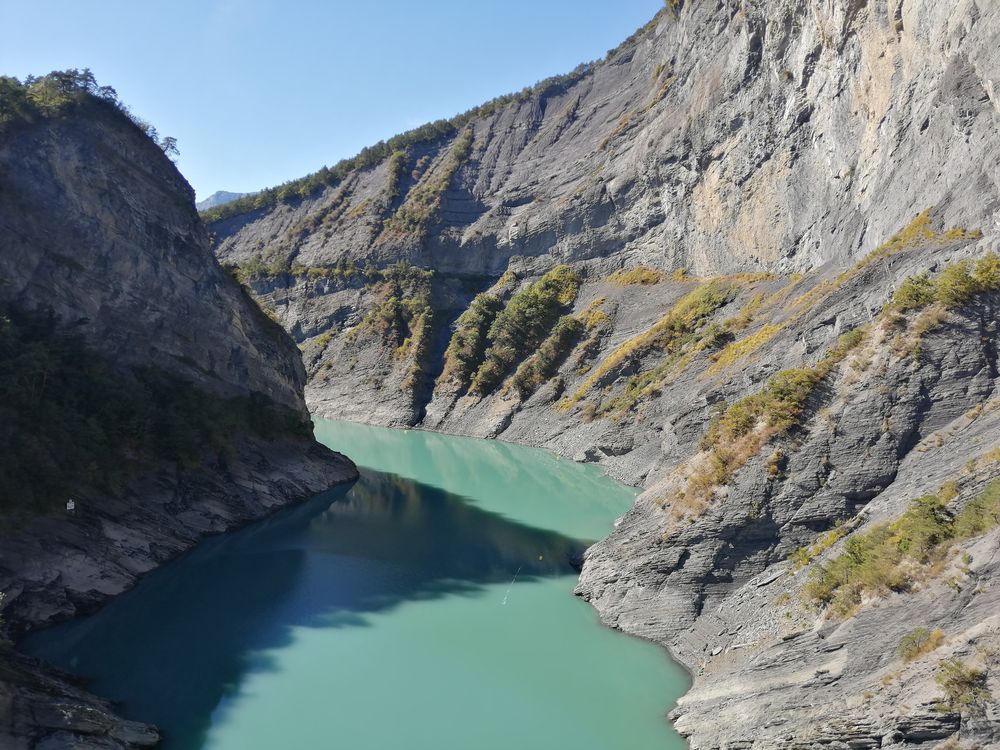 Lac de Monteynard: la passerelle de l'Ebron