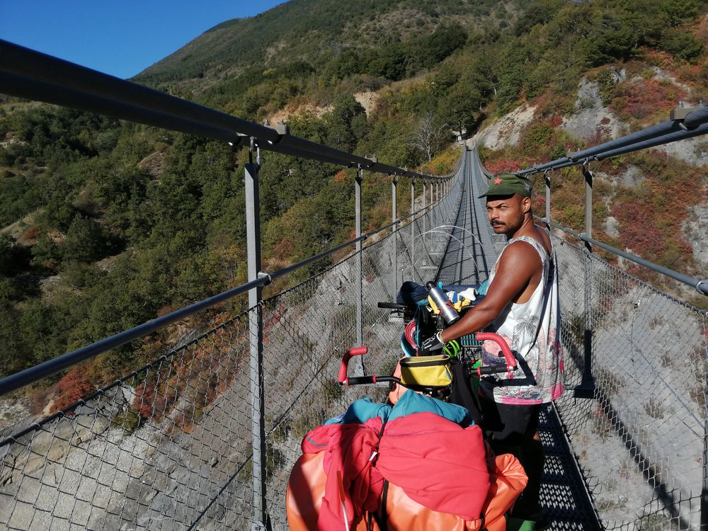 Lac de Monteynard: la passerelle du Drac