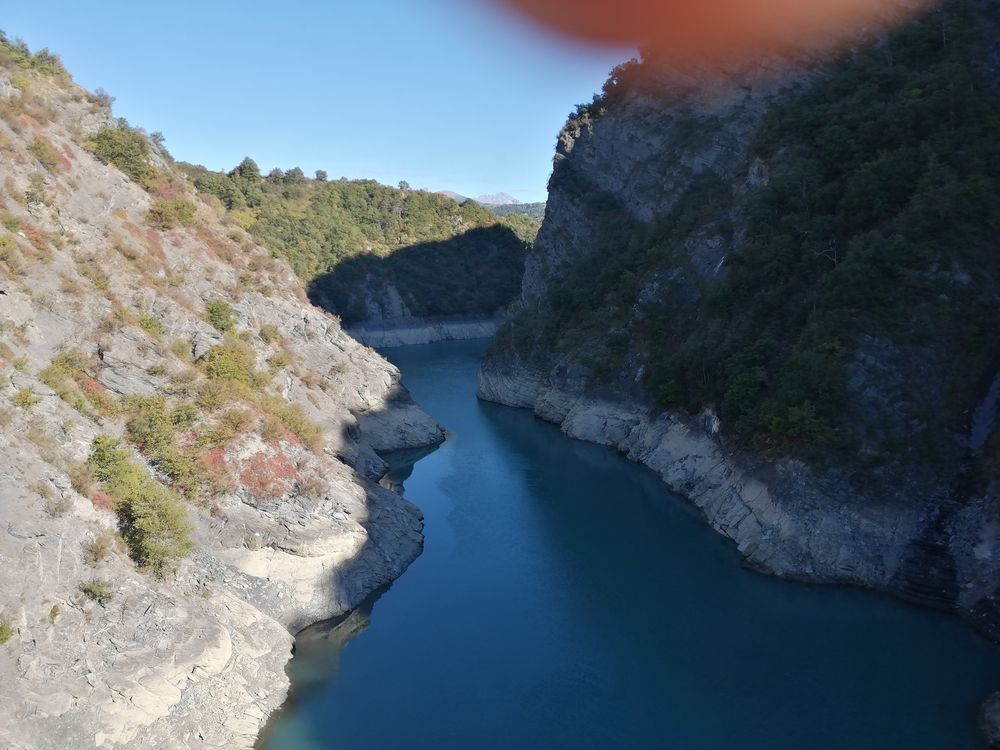 Lac de Monteynard: la passerelle du Drac