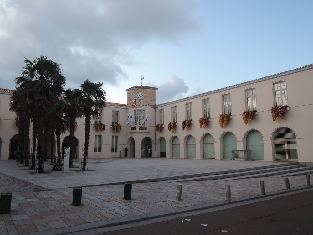 Une journée aux sables d'Olonne: l'hôtel de ville