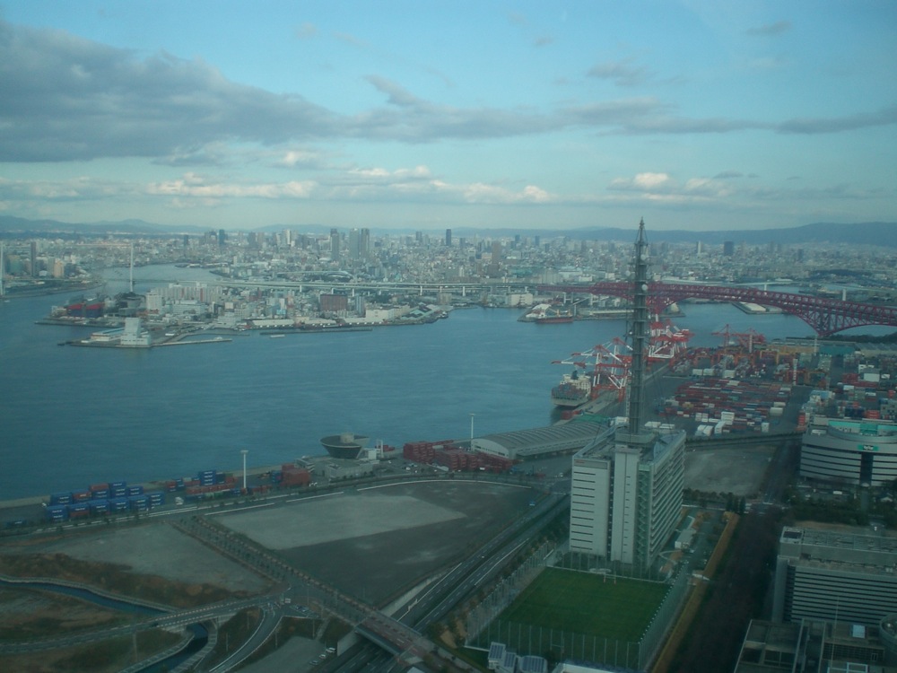 Vue de la baie d'Osaka depuis les toilettes du 47° étage de la tour WTC