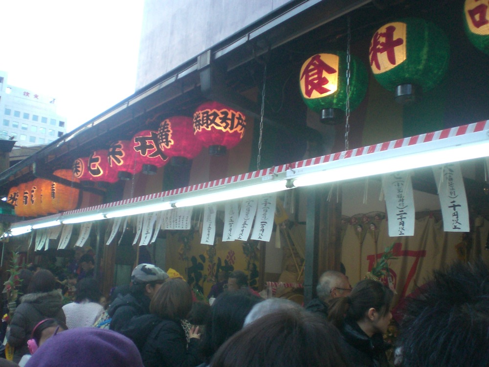 Les vendeurs n'hésitent pas à crier à tout va: 'persévérez dans votre travail!'