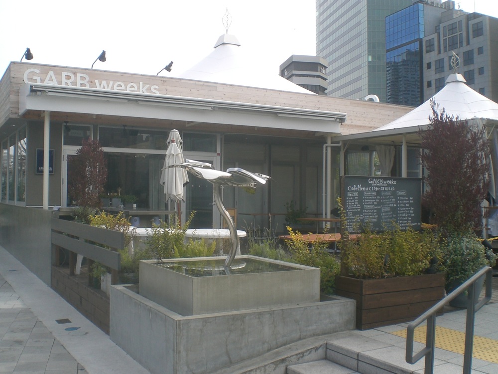 Une terrasse agréable: dommage qu'elle soit fermée pour les fêtes...