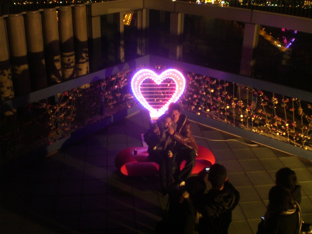 Terrasse du Sky Building: tout est prévu pour réussir vos photos d'amoureux..!