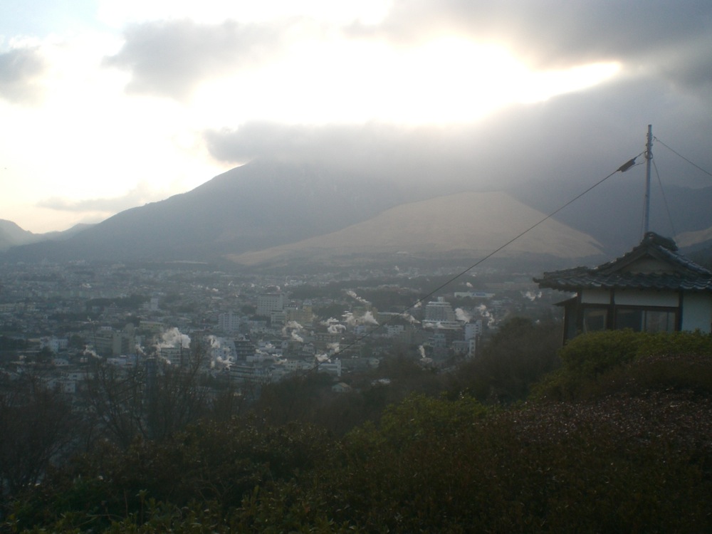 Montagne derrière Beppu et ses enfers