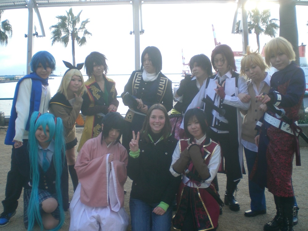 Enfin! Ma première photo avec des cosplayers! Adorables en plus de ça... Je suis trop fière au milieu de ces princesses et samouraïs!