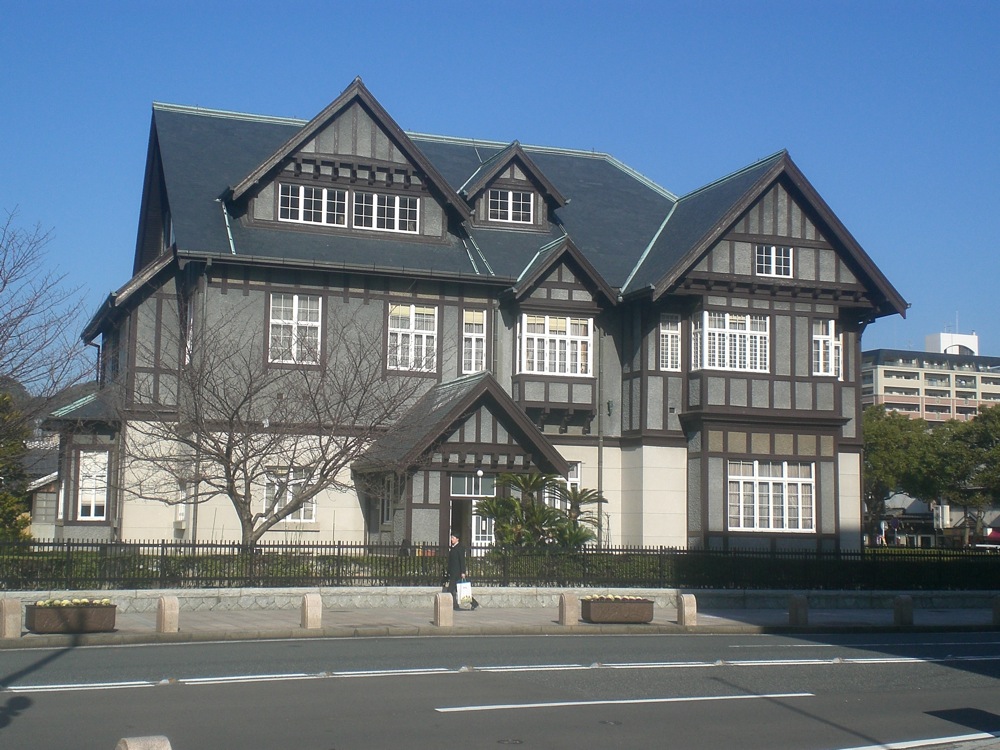 Journée à Mojiko: un batiment qui n'a pas grand chose de japonais selon nous