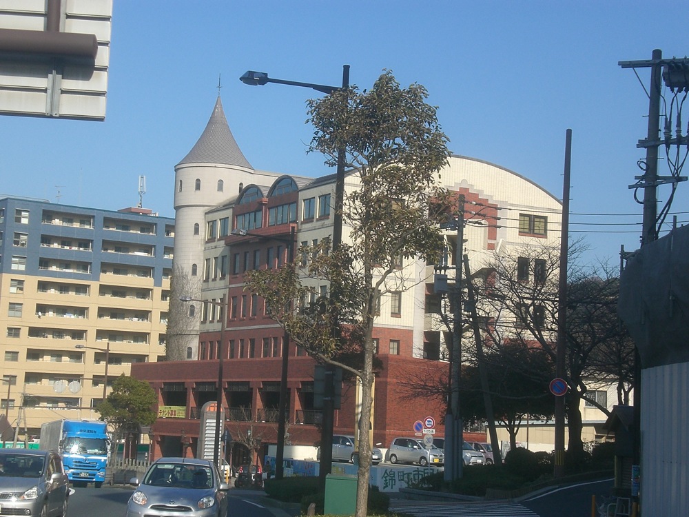 Journée à Mojiko: encore une drôle de bâtisse