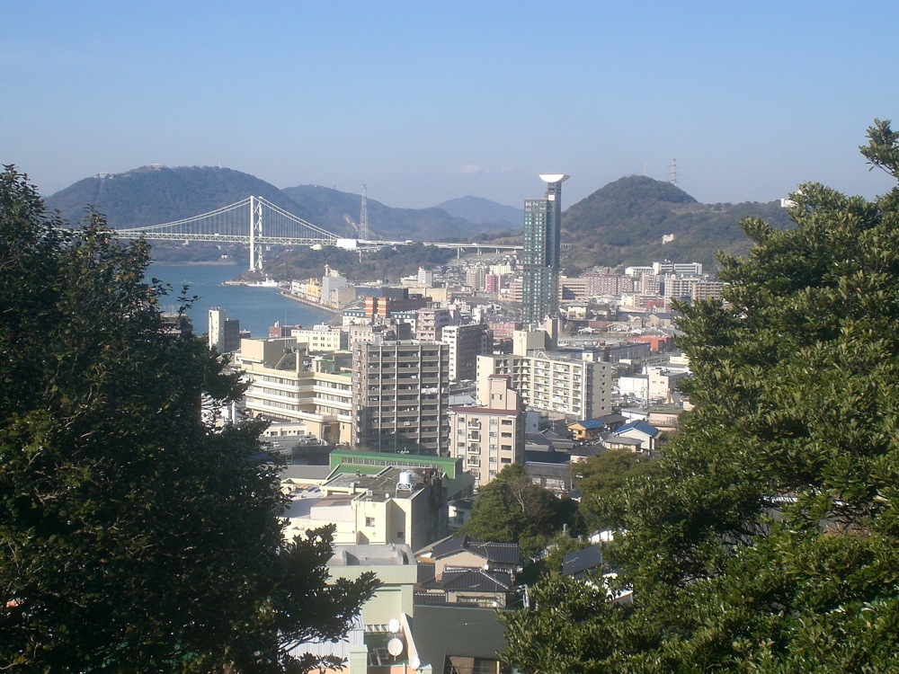 Journée à Mojiko: à peine arrivés, nous grimpons déjà dans la montagne (pas terrible pour reposer nos genoux mais là on n'y avait pas encore pensé...)