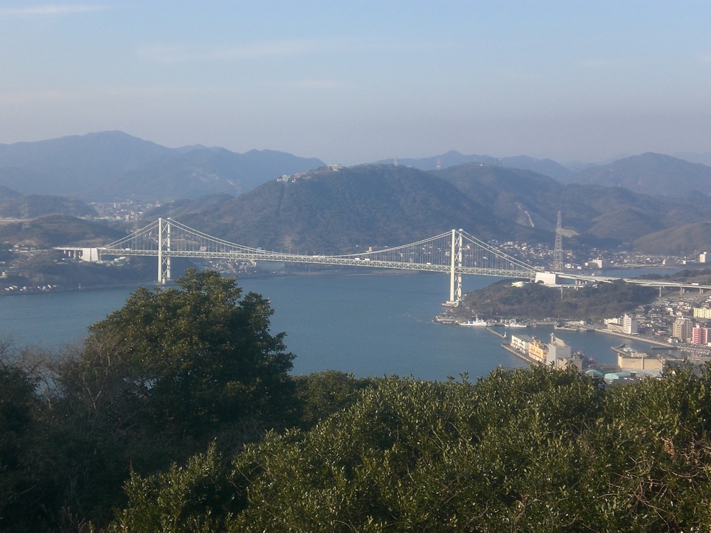 Journée à Mojiko: vue sur le pont qui relie Kyushu à Honshu
