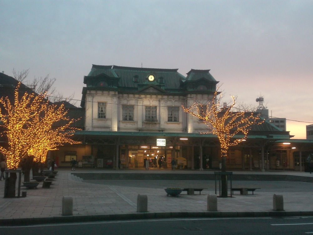 Journée à Mojiko: le soleil se couche sur Mojiko et nous rentrons à Kitakyushu, les genoux encore bien fatigués mais prêts à reprendre la route le lendemain!
