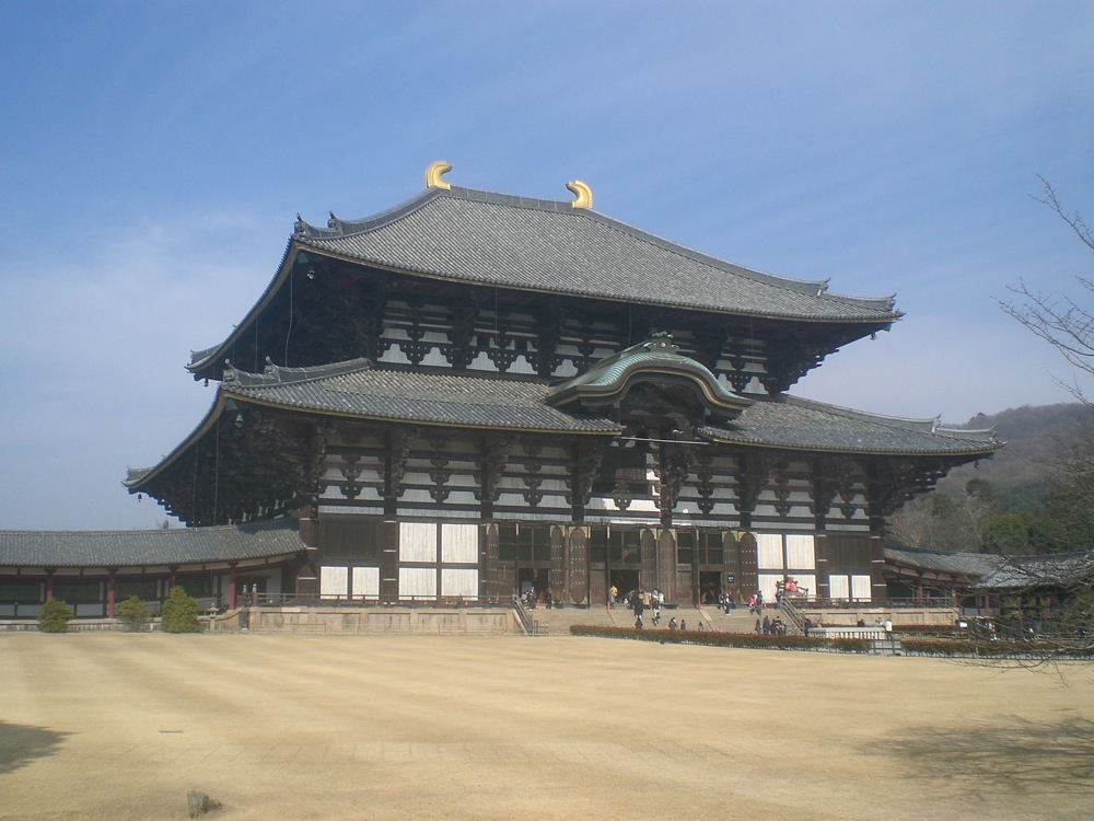 Le Daibutsu-den: la salle du grand bouddha, imposant édifice de bois