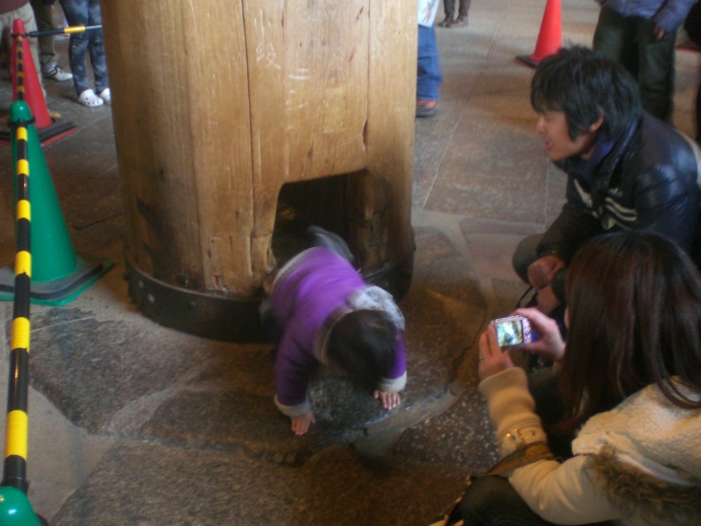 Un enfant sort de la narine du bouddha... il atteindra certainement l'éveil...