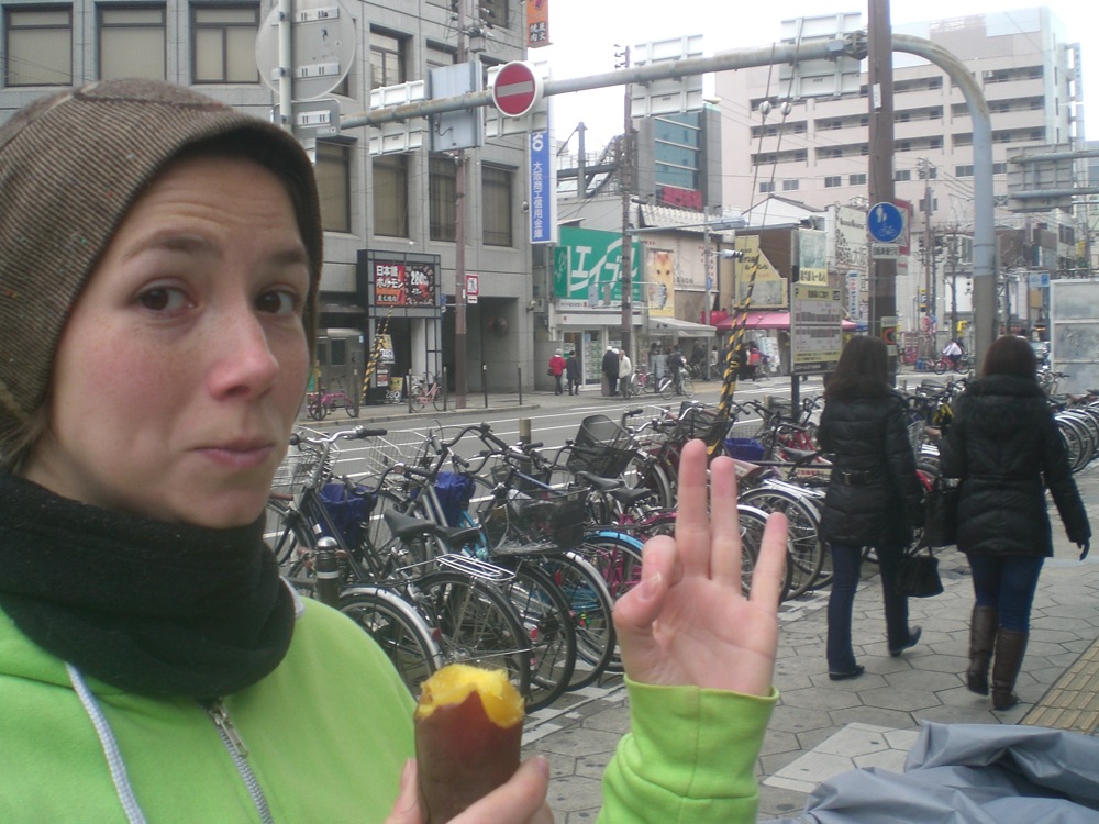 Moi, la patade chaude achetée au coin d'une rue de Nanba, j'adore!