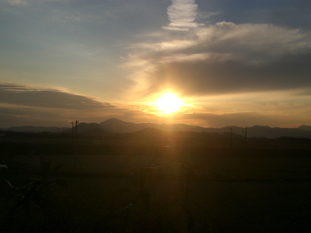 Coucher de soleil sur la route