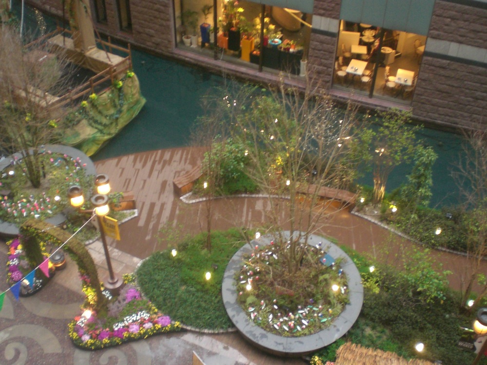 Jour de pluie = jour de shopping: voici le centre commercial Canal City