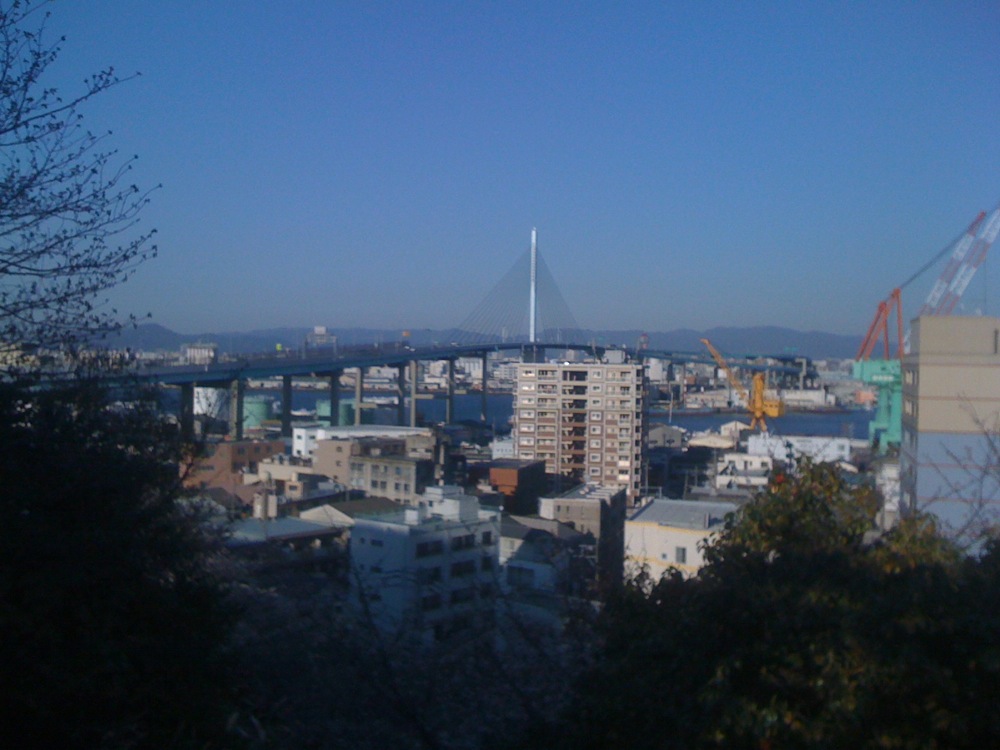 Parc Nishi: vue sur le pont Aratsu-ohashi
