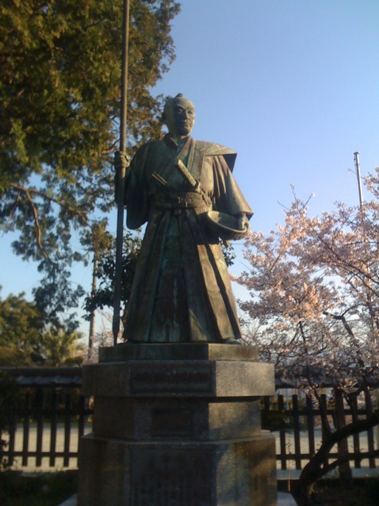 Parc Nishi: une statue du temple