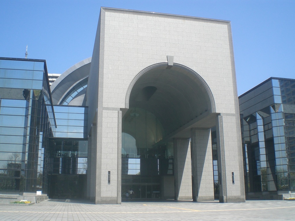 Musée de la ville de Fukuoka abritant l'expo sur Hokusai