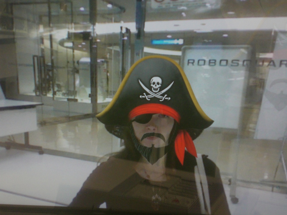 Robosquare: petit montage vidéo: Sandrine alias oeil de verre ou jambe de bois (surtout sur son vélo)