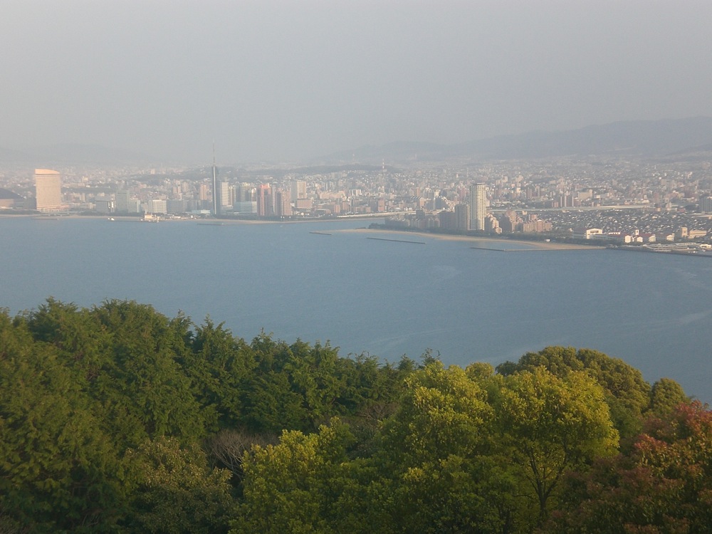Toujours du haut des 195m, vue sur la ville de Fukuoka, juste en face de nous