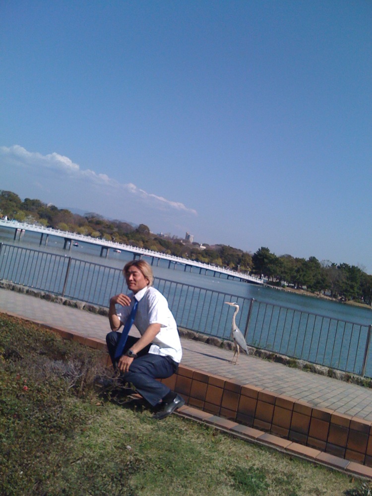 Voici un autre spécimen... Avec la grue, tous deux prennent la pose!