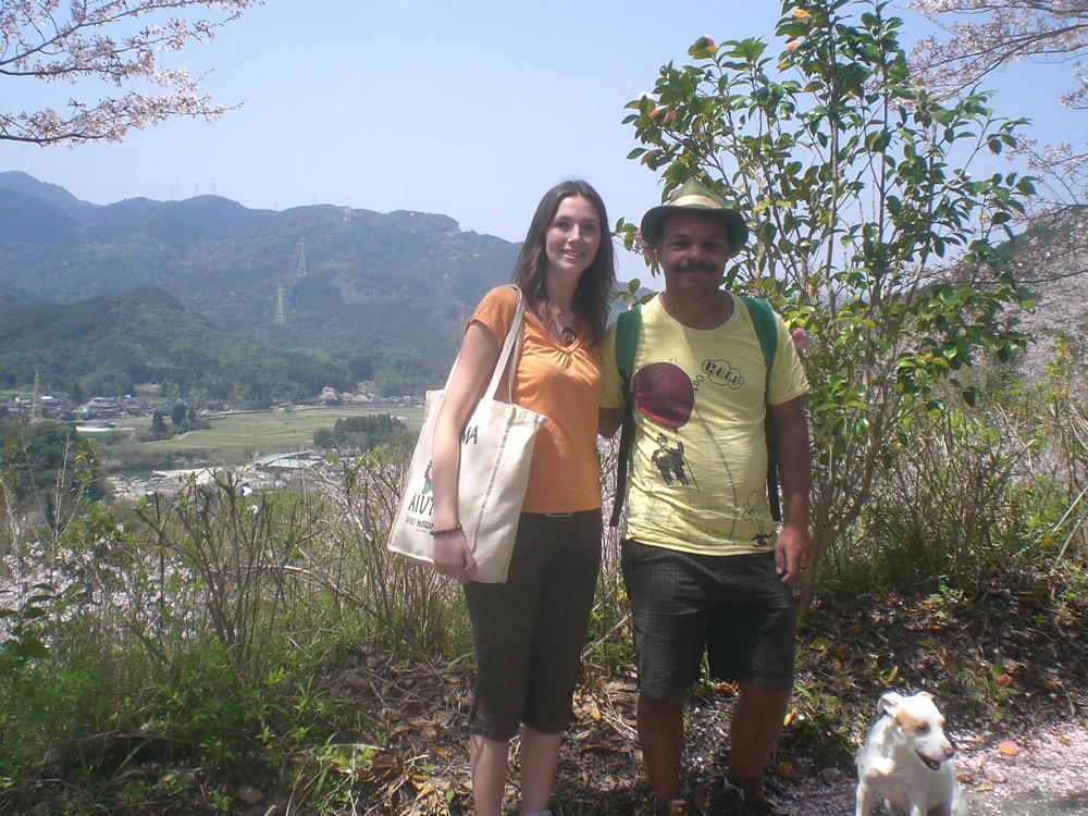 Dimanche sous les cerisiers: ambiance buccolique... on n'échappe pas à la photo de famille!