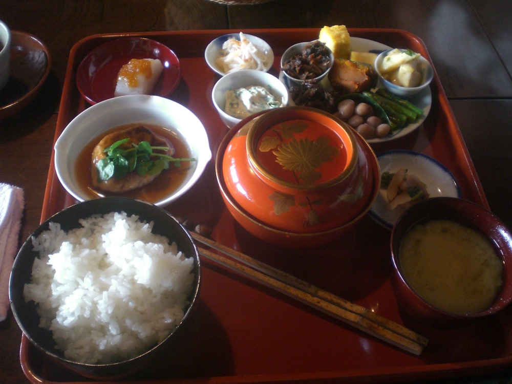 Dimanche sous les cerisiers: repas traditionnel