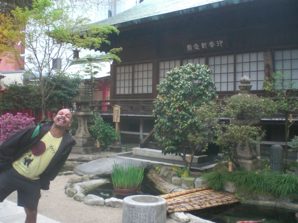 Ohhh, mais il s'inscruste ce touriste!