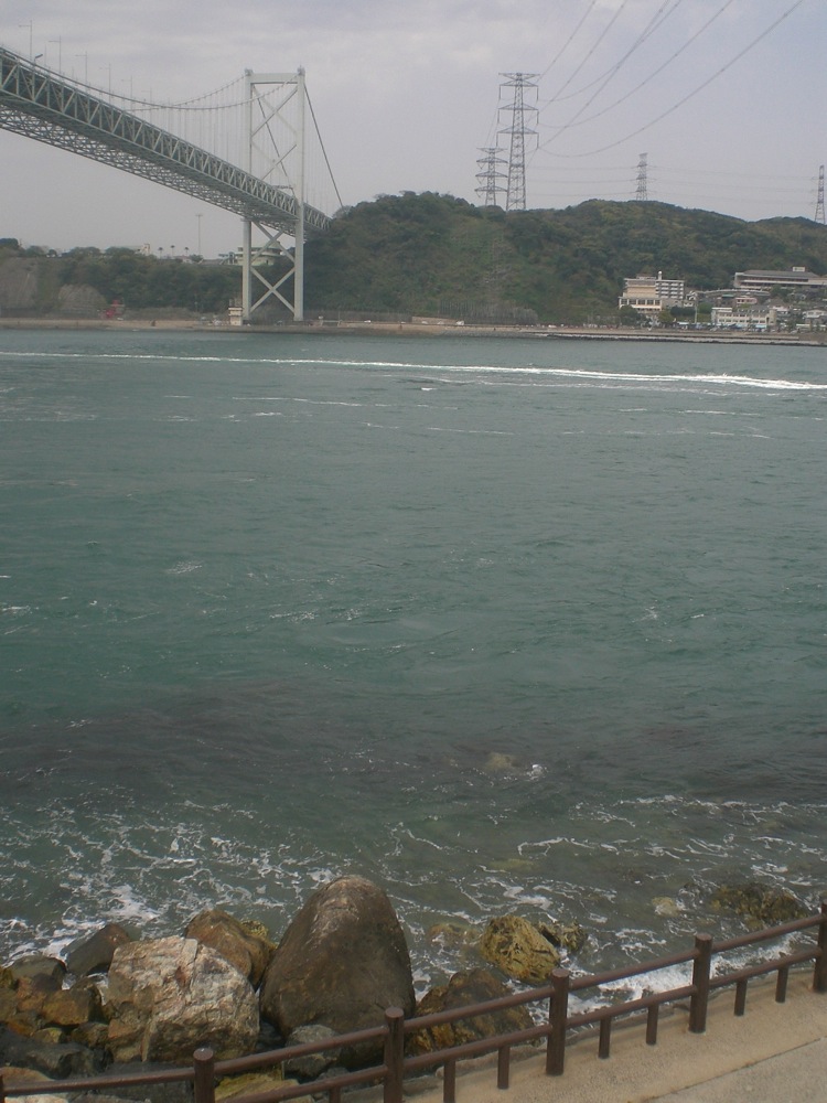 Pont qui relie les îles de Kyushu et Honshu