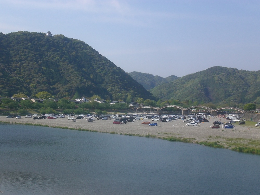 Petit détour sur notre route pour voir le célèbre pont de la ville d'Iwakuni: le Kintai-Kyo