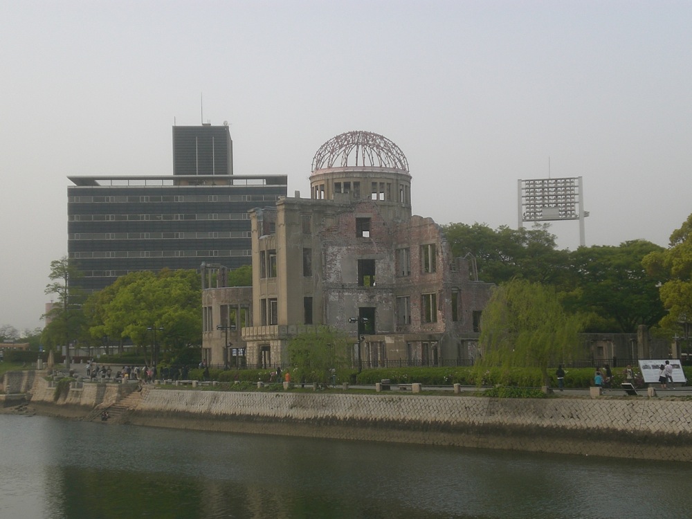 Le Dôme de la bombe A: ancien palais de l'industrie, situé sous l'épicentre de l'explosion, n'a pas été complètement détruit, contrairement au reste des bâtiments de la ville. Il est désormais classé patrimoine historique. 