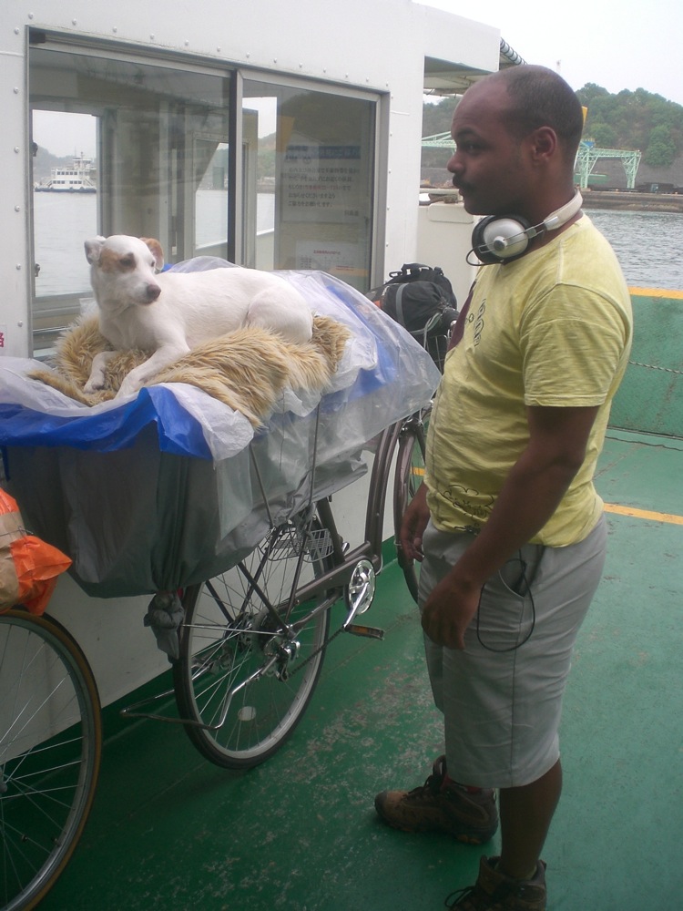 Heureusement sur ces ferrys, les vélos et les chiens sont autorisés!