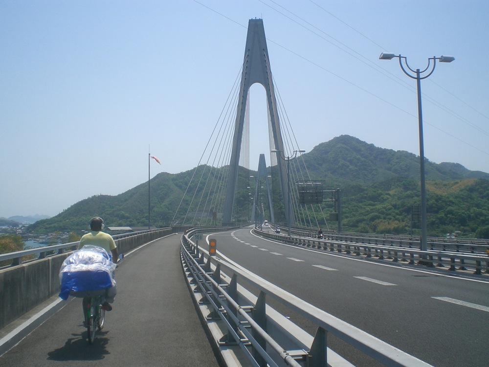 Traversée du pont: il y a des pistes cyclables partout par ici, et pleins de cyclotouristes, le rêve!