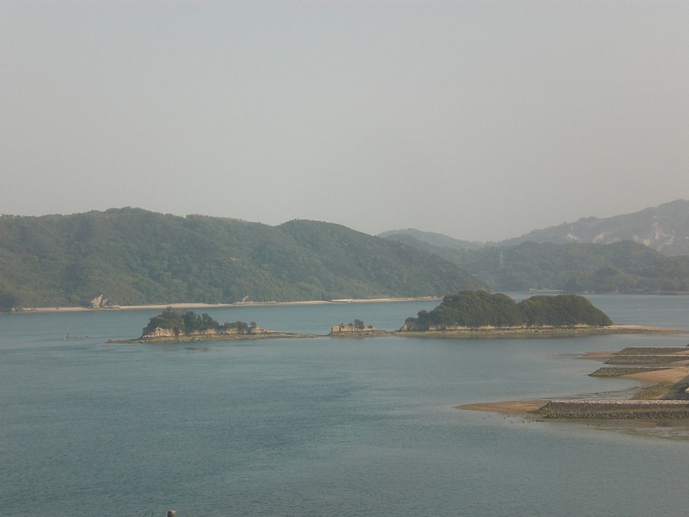 Vue du haut du pont sur les îles environnantes