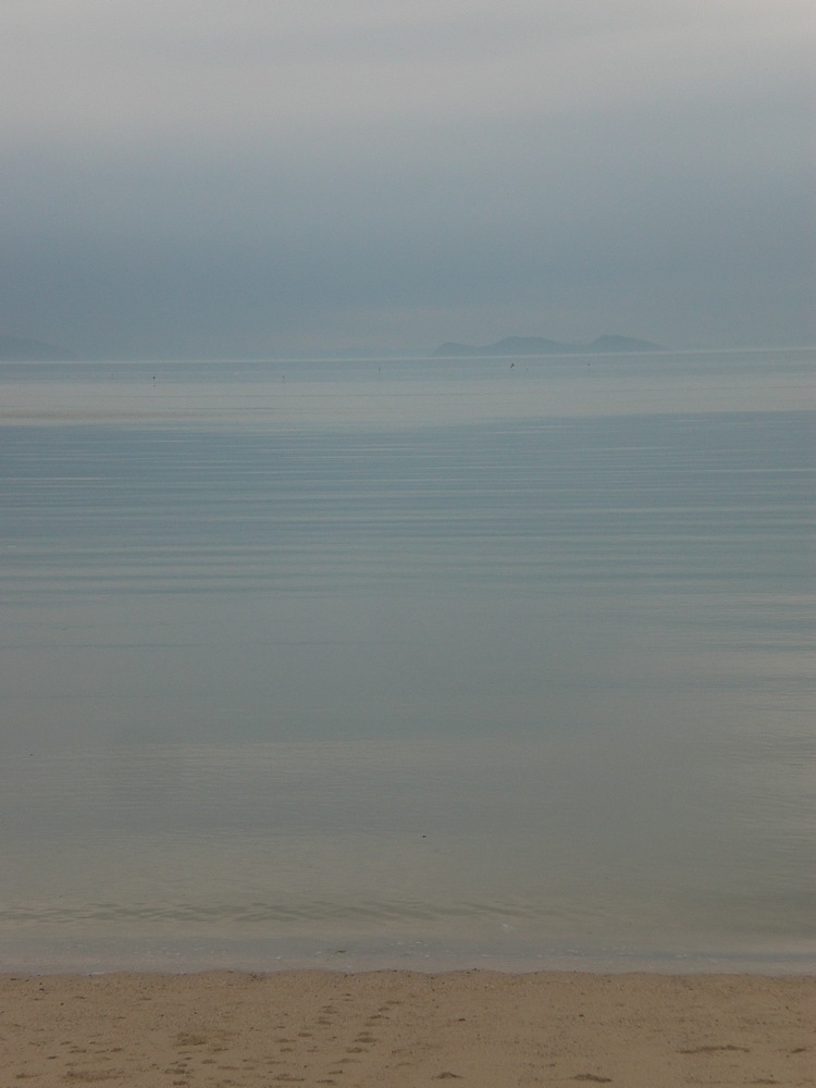 La mer est calme ce soir, je trouve ça trop beau!