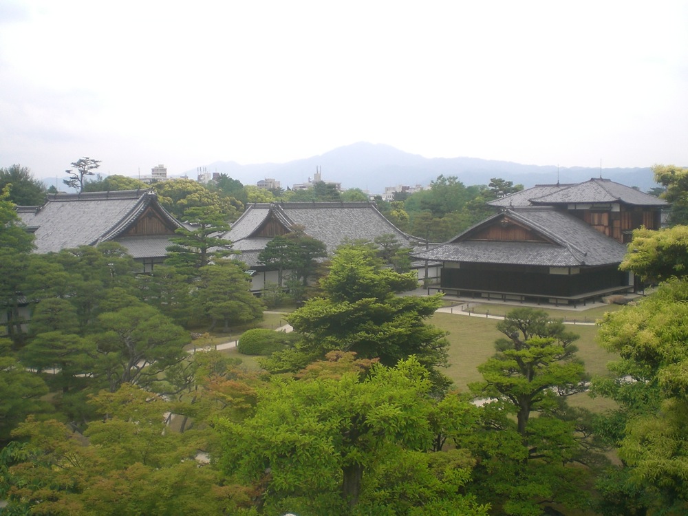 Vue sur l'intérieur du parc du château: les bâtiments n'étaient pas hauts