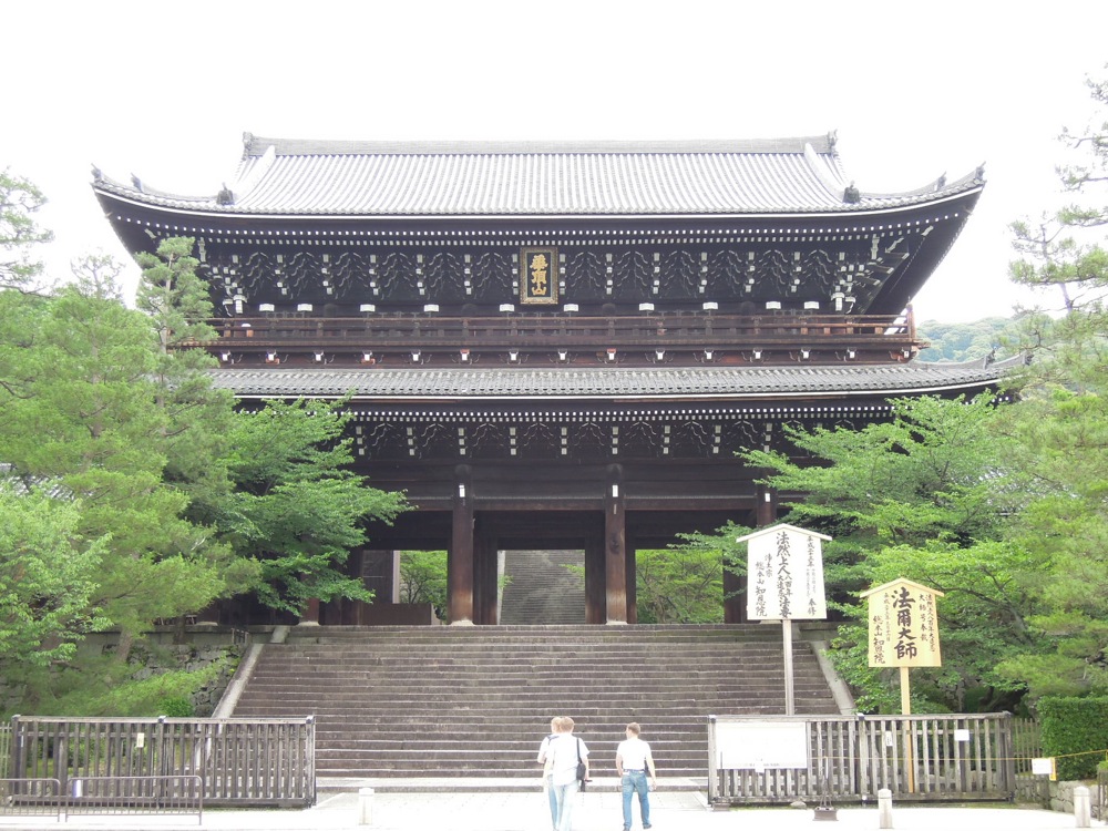 Chion-in: imposante entrée du temple