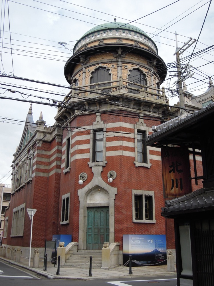 Un joli dôme au hasard d'une petite rue