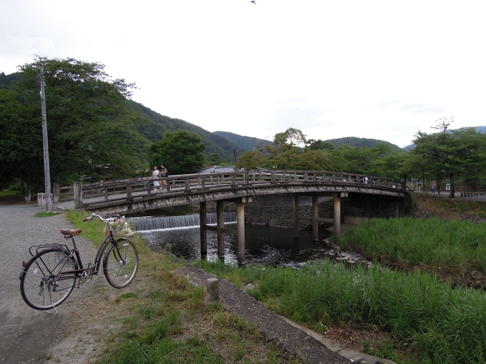 Oh qu'il est beau mon vélo... euh le pont!