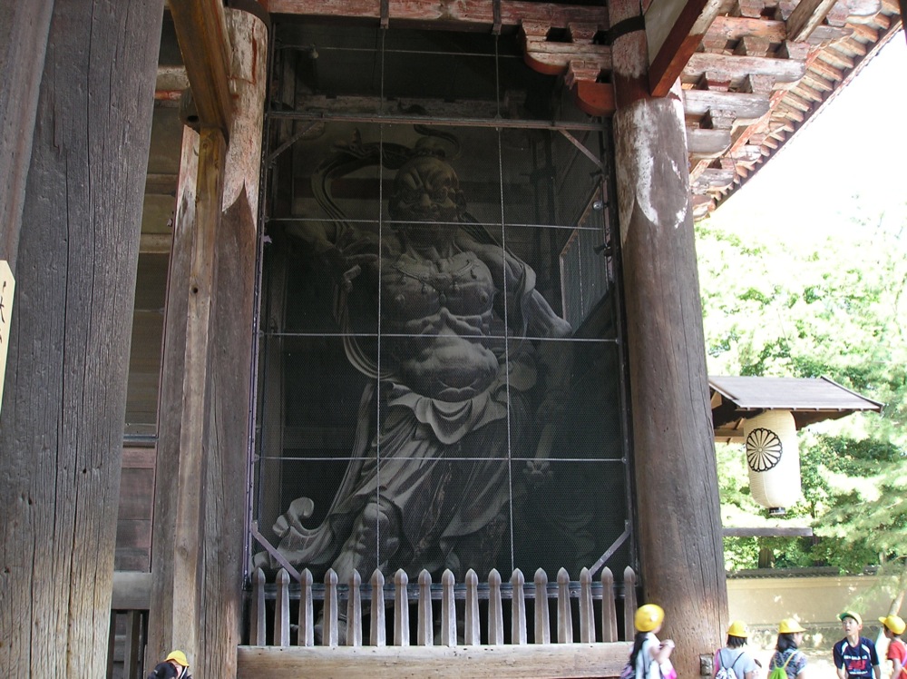Entrée du temple Todai-ji qui abrite le grand bouddha (classé au patrimoine mondial de l'Unesco)