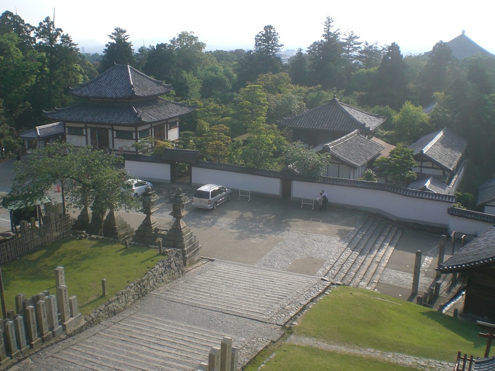 Les autres touristes sont restés en bas, près du grand bouddha. Désormais nous serons tranquille pour le reste de la visite!