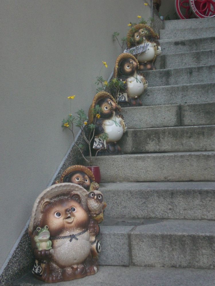 Décoration typique japonaise: ils en mettent tous dans leurs jardins ou devant leurs maisons! Un peu comme les nains de jardins chez nous. Peut-être un peu plus jolis?