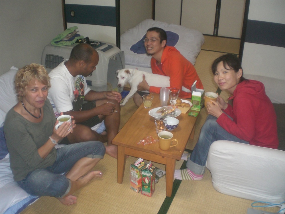 Thé vert, jus de fruit, pâtisseries japonaises, choux à la crème et gâteaux salés!