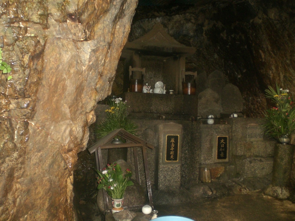 La grotte a été aménagée!