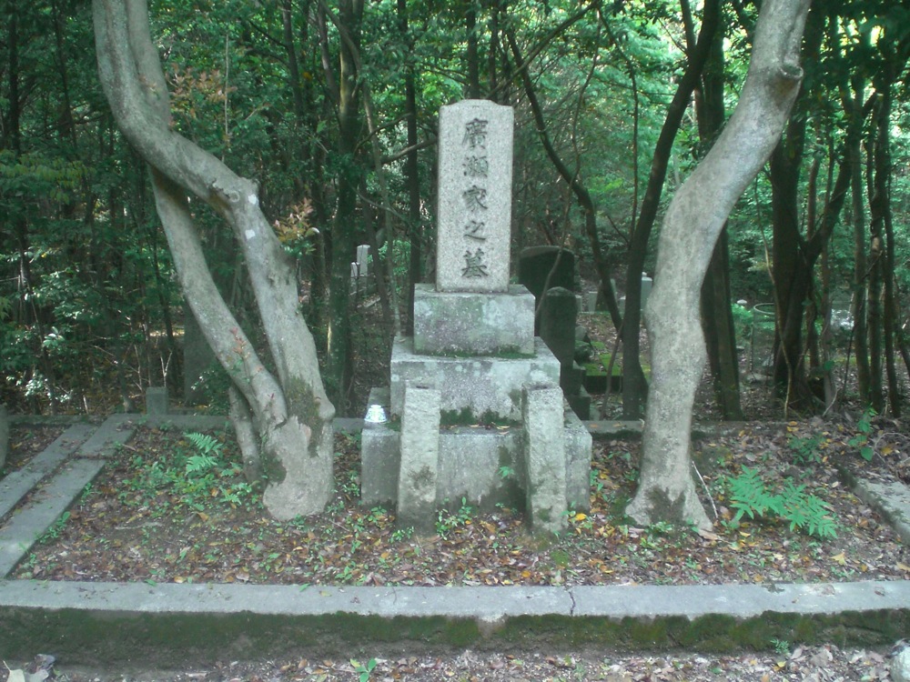 Voici l'une des tombes d'un cimetière qu'on a croisé en chemin
