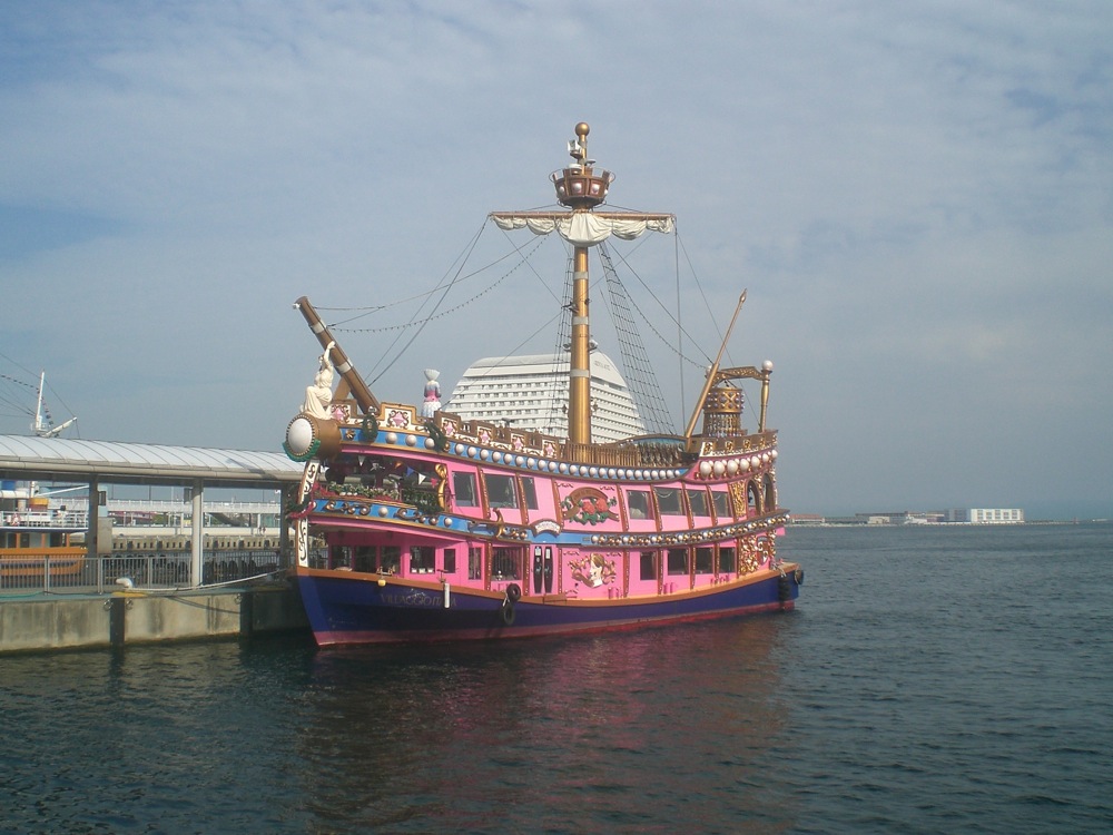 Un autre gallion, dans la mer cette fois: c'est un restaurant romain